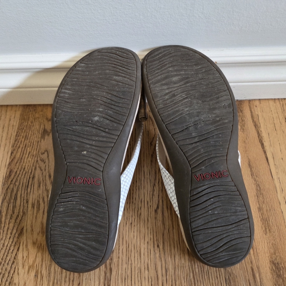 38 Vionic Leather Sandals - Picture 4 of 5